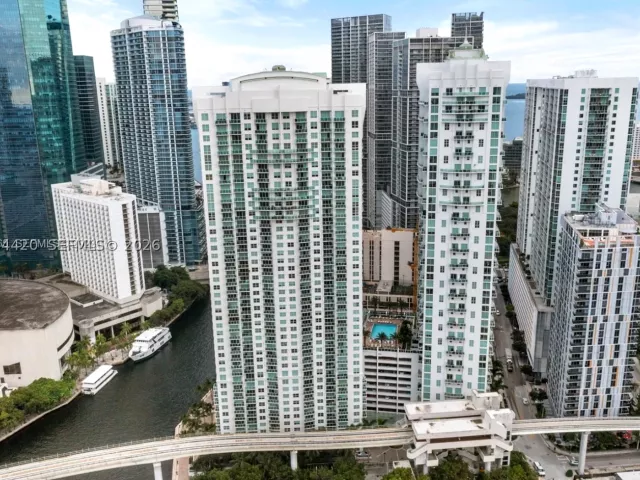 3-bedroom condo for rent in Miami - 31 SE 5th St 4121 - MondialRealty