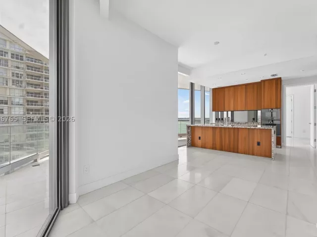 2-bedroom condo for sale in Miami - 175 SE 25th Rd 604 - MondialRealty