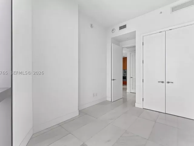 2-bedroom condo for sale in Miami - 175 SE 25th Rd 604 - MondialRealty