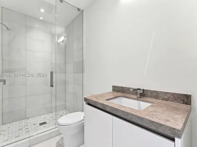 2-bedroom condo for sale in Miami - 175 SE 25th Rd 604 - MondialRealty
