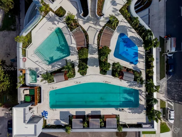 2-bedroom condo for sale in Miami - 175 SE 25th Rd 604 - MondialRealty
