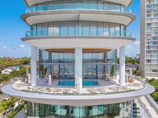 2-bedroom condo for sale in Miami - 175 SE 25th Rd 604 - MondialRealty