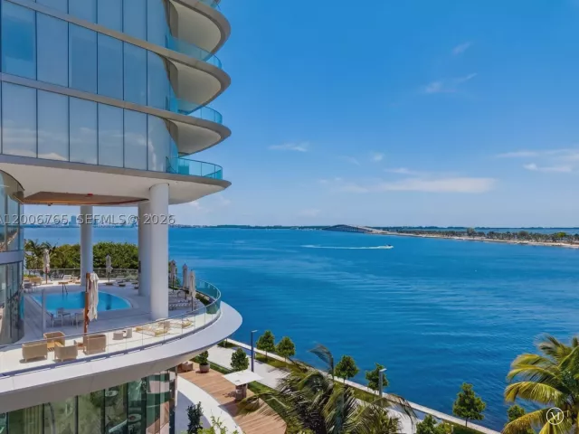 2-bedroom condo for sale in Miami - 175 SE 25th Rd 604 - MondialRealty