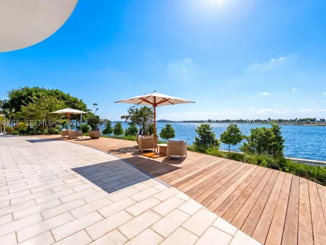 2-bedroom condo for sale in Miami - 175 SE 25th Rd 604 - MondialRealty