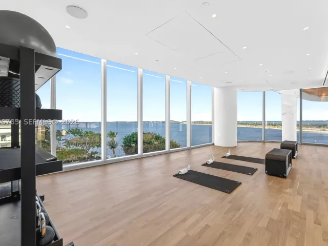 2-bedroom condo for sale in Miami - 175 SE 25th Rd 604 - MondialRealty