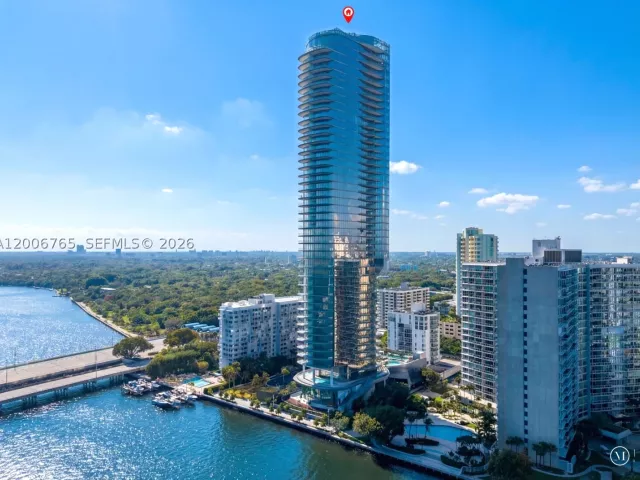 2-bedroom condo for sale in Miami - 175 SE 25th Rd 604 - MondialRealty