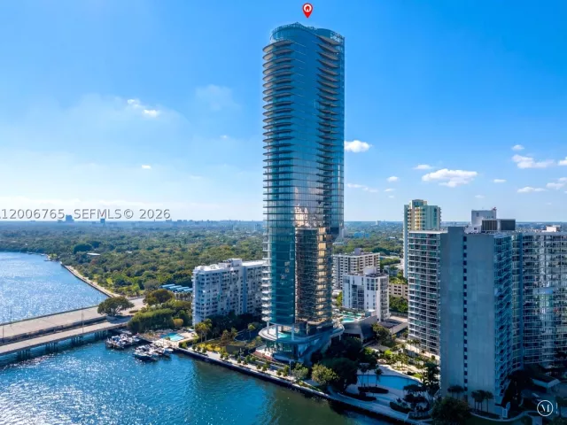 2-bedroom condo for sale in Miami - 175 SE 25th Rd 604 - MondialRealty
