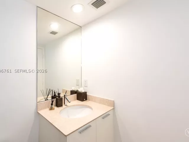 2-bedroom condo for sale in Miami Beach - 400 Alton Rd TH-1A - MondialRealty