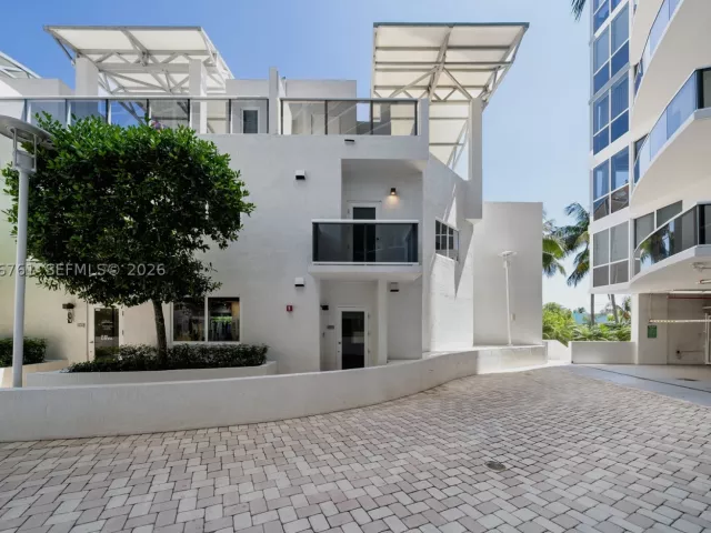 2-bedroom condo for sale in Miami Beach - 400 Alton Rd TH-1A - MondialRealty
