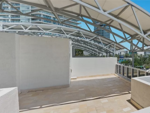 2-bedroom condo for sale in Miami Beach - 400 Alton Rd TH-1A - MondialRealty