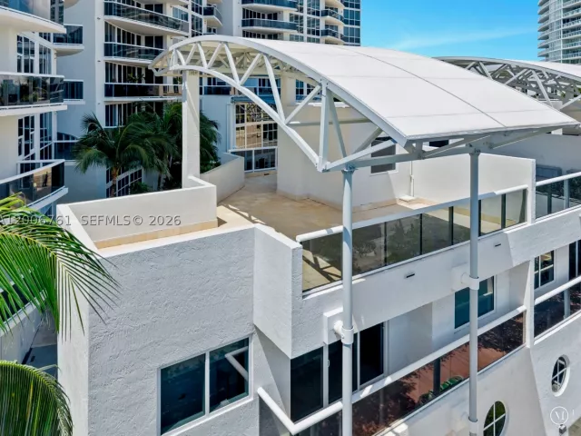 2-bedroom condo for sale in Miami Beach - 400 Alton Rd TH-1A - MondialRealty