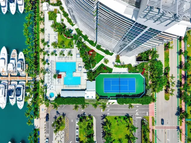 2-bedroom condo for sale in Miami Beach - 400 Alton Rd TH-1A - MondialRealty