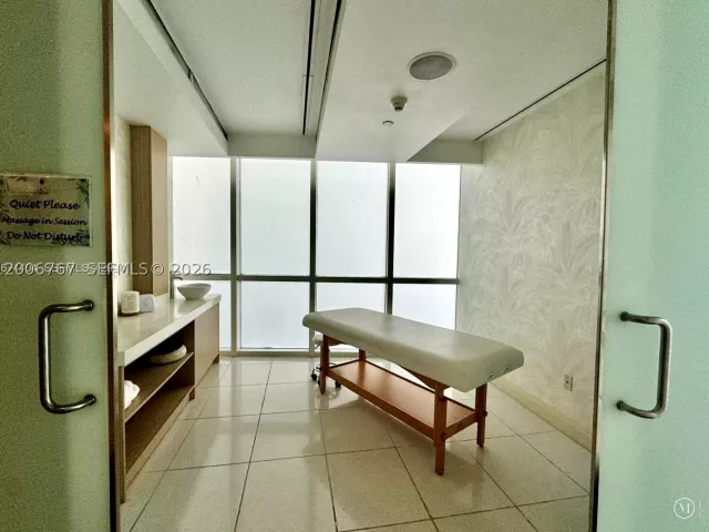 3-bedroom condo for rent in Sunny Isles Beach - 18101 Collins Ave 3901 - MondialRealty
