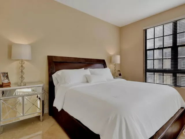 2-bedroom condo for rent in West Palm Beach - 701 S Olive Avenue 1909 - MondialRealty