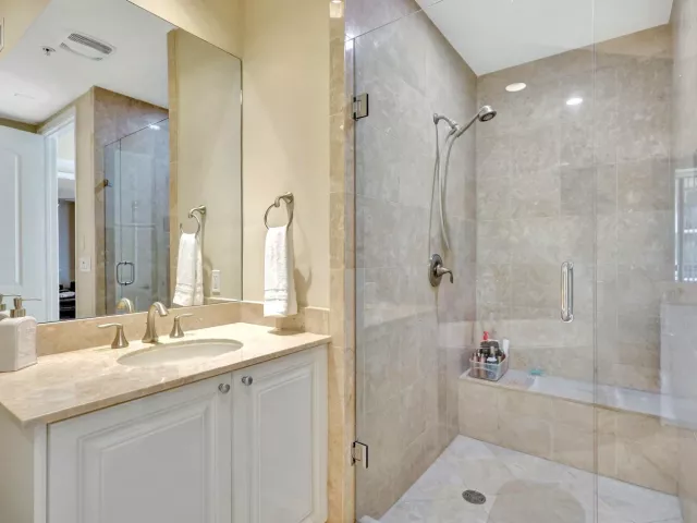 2-bedroom condo for rent in West Palm Beach - 701 S Olive Avenue 1909 - MondialRealty