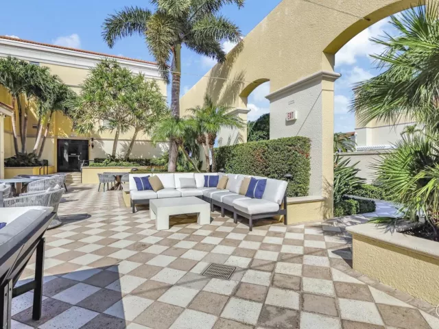 2-bedroom condo for rent in West Palm Beach - 701 S Olive Avenue 1909 - MondialRealty