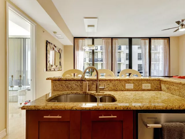 2-bedroom condo for rent in West Palm Beach - 701 S Olive Avenue 1909 - MondialRealty
