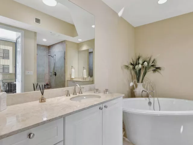 2-bedroom condo for rent in West Palm Beach - 701 S Olive Avenue 1909 - MondialRealty