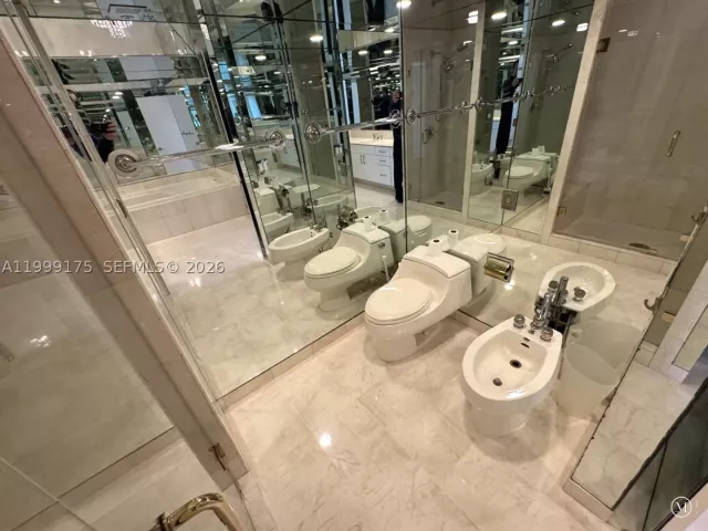3-bedroom condo for sale in Aventura - 2000 Island Blvd 1801 - MondialRealty
