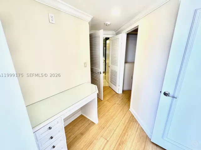 3-bedroom condo for sale in Aventura - 2000 Island Blvd 1801 - MondialRealty