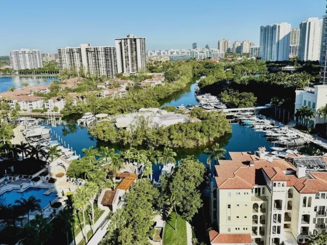 3-bedroom condo for sale in Aventura - 2000 Island Blvd 1801 - MondialRealty