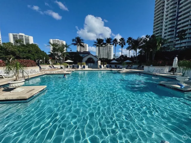 3-bedroom condo for sale in Aventura - 2000 Island Blvd 1801 - MondialRealty