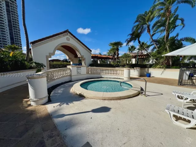 3-bedroom condo for sale in Aventura - 2000 Island Blvd 1801 - MondialRealty