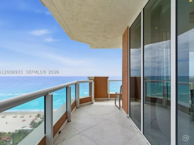 3-bedroom condo for rent in Sunny Isles Beach - 17875 Collins Ave 1501 - MondialRealty
