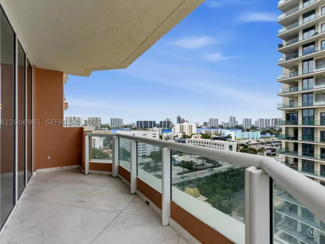 3-bedroom condo for rent in Sunny Isles Beach - 17875 Collins Ave 1501 - MondialRealty
