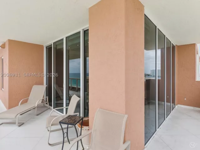 3-bedroom condo for rent in Sunny Isles Beach - 17875 Collins Ave 1501 - MondialRealty