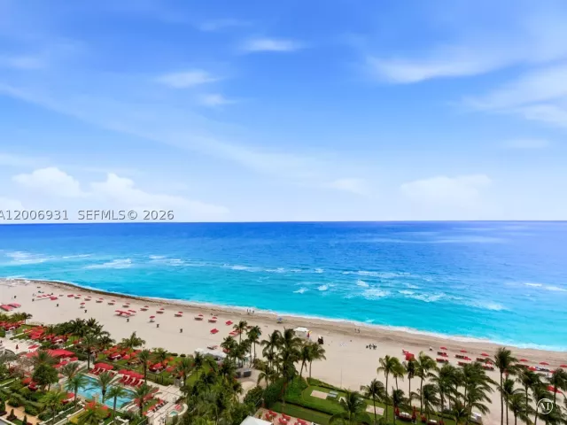 3-bedroom condo for rent in Sunny Isles Beach - 17875 Collins Ave 1501 - MondialRealty