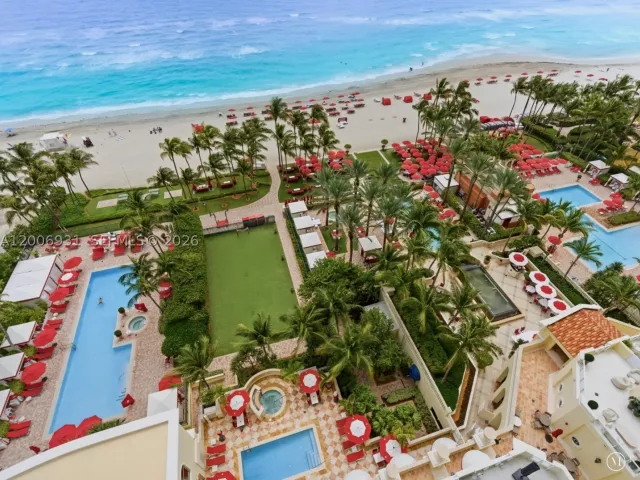 3-bedroom condo for rent in Sunny Isles Beach - 17875 Collins Ave 1501 - MondialRealty