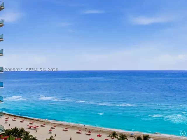 3-bedroom condo for rent in Sunny Isles Beach - 17875 Collins Ave 1501 - MondialRealty