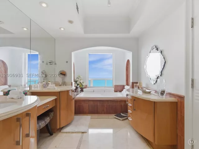 3-bedroom condo for rent in Sunny Isles Beach - 17875 Collins Ave 1501 - MondialRealty