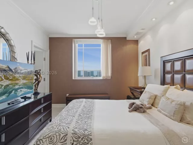 3-bedroom condo for rent in Sunny Isles Beach - 17875 Collins Ave 1501 - MondialRealty