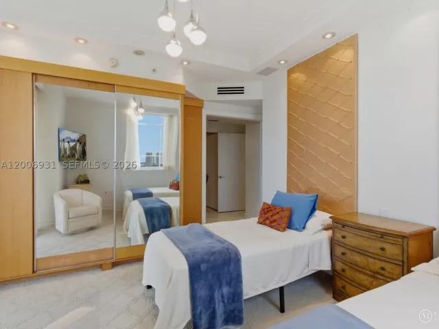 3-bedroom condo for rent in Sunny Isles Beach - 17875 Collins Ave 1501 - MondialRealty