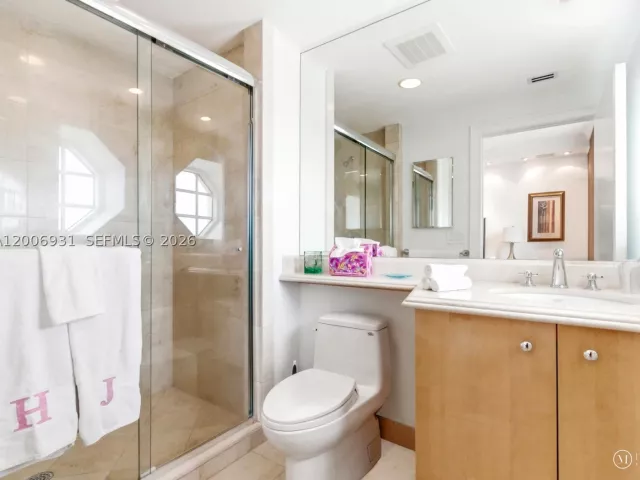 3-bedroom condo for rent in Sunny Isles Beach - 17875 Collins Ave 1501 - MondialRealty