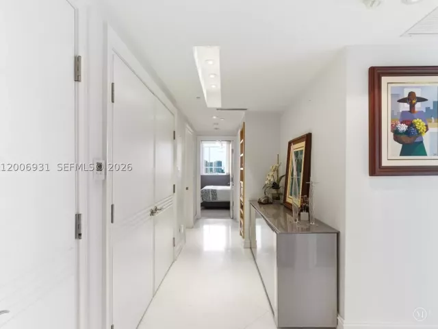 3-bedroom condo for rent in Sunny Isles Beach - 17875 Collins Ave 1501 - MondialRealty