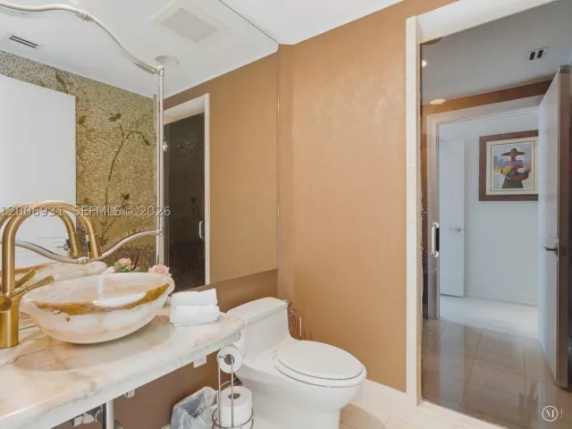 3-bedroom condo for rent in Sunny Isles Beach - 17875 Collins Ave 1501 - MondialRealty