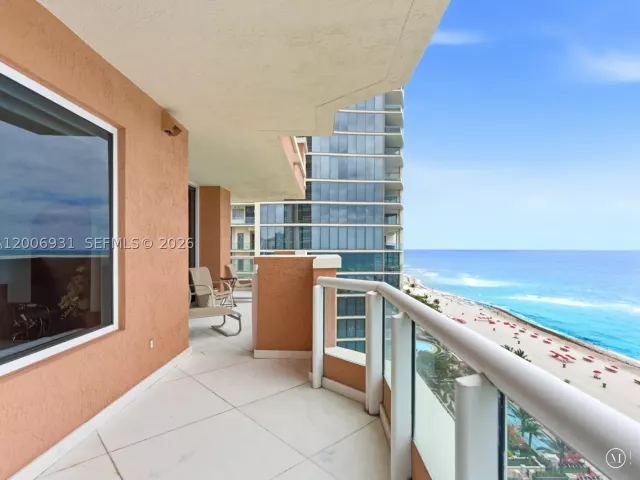 3-bedroom condo for rent in Sunny Isles Beach - 17875 Collins Ave 1501 - MondialRealty