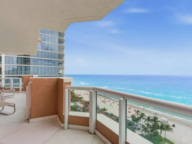 3-bedroom condo for rent in Sunny Isles Beach - 17875 Collins Ave 1501 - MondialRealty