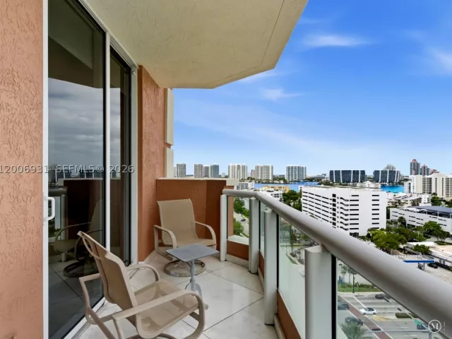 3-bedroom condo for rent in Sunny Isles Beach - 17875 Collins Ave 1501 - MondialRealty