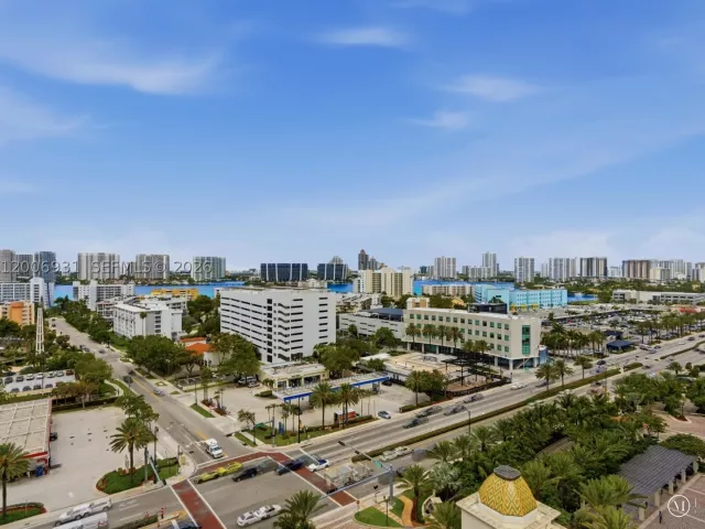 3-bedroom condo for rent in Sunny Isles Beach - 17875 Collins Ave 1501 - MondialRealty