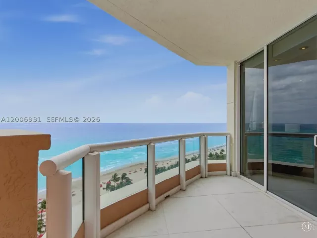 3-bedroom condo for rent in Sunny Isles Beach - 17875 Collins Ave 1501 - MondialRealty