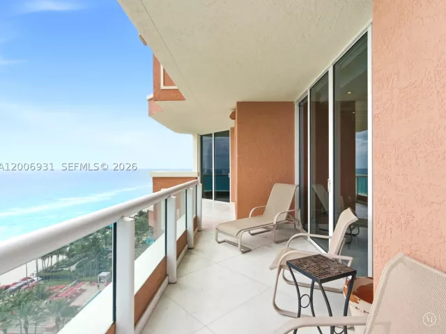 3-bedroom condo for rent in Sunny Isles Beach - 17875 Collins Ave 1501 - MondialRealty
