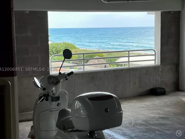 1-bedroom condo for rent in Miami Beach - 6365 Collins Ave 906 - MondialRealty