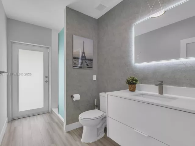 4-bedroom home for rent in Miami - 13540 SW 98th Ct - MondialRealty