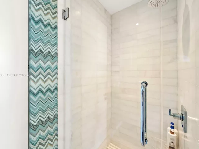 2-bedroom condo for sale in Miami - 700 NE 26th Ter 4206 - MondialRealty