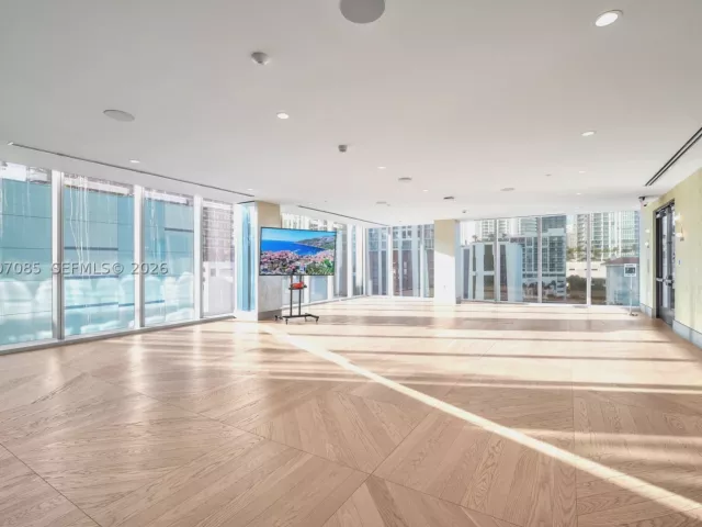 2-bedroom condo for sale in Miami - 700 NE 26th Ter 4206 - MondialRealty
