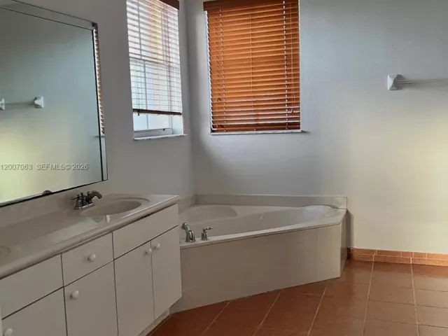 4-bedroom home for rent in Miami - 16475 SW 84th Ln 1 - MondialRealty